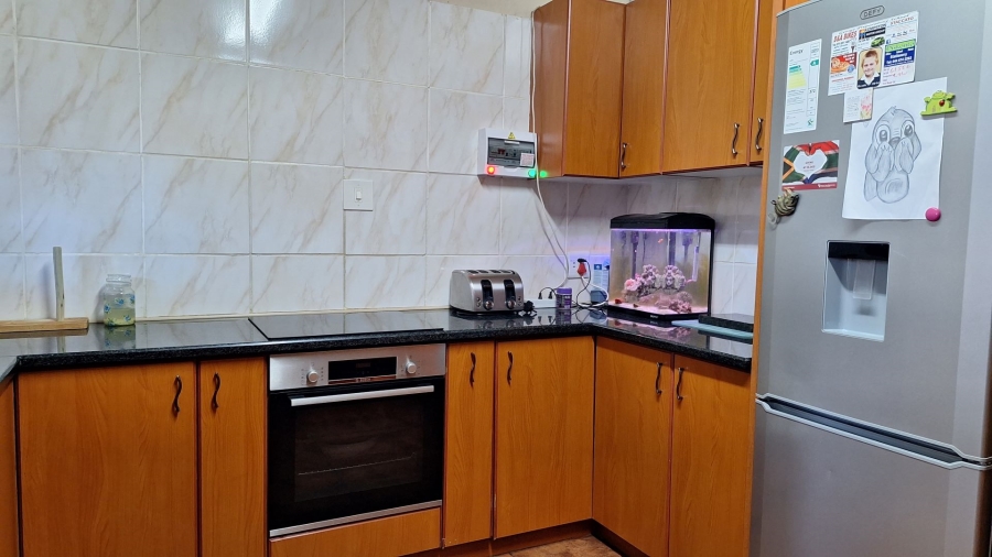 4 Bedroom Property for Sale in Denneoord Western Cape